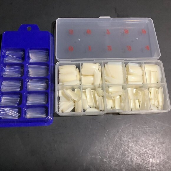 LOT #18 HUGE LOT NAIL TIPS There Are 100’s Of Them All Sizes All Shapes NEW - Picture 5 of 8